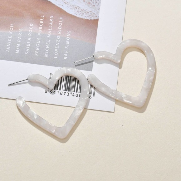 poshwithbon Jewelry - White Pearl Marbled Heart Drop Earrings